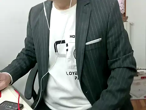 Snapshot of zwc147369 chatting on February 25, 4:49 pm zwc147369 online show from February 25, 4:49 pm