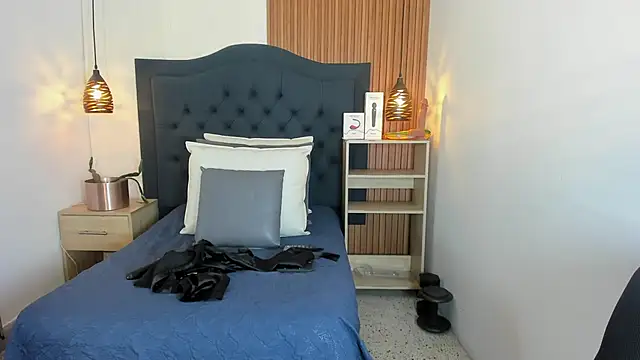 SARA STONE17 online show from September 28, 12:32 pm