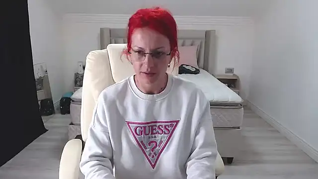 CatWoman0001 online show from April 3, 6:28 pm