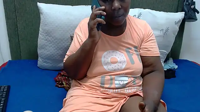 Snapshot of Thickchocolatex2 chatting on February 16, 6:59 pm Thickchocolatex2 online show from February 16, 6:59 pm