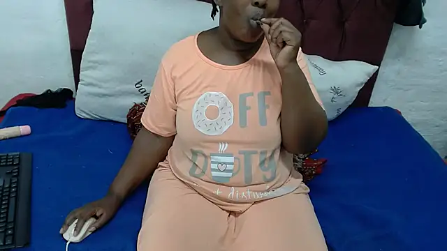 Snapshot of Thickchocolatex2 chatting on February 22, 5:00 pm Thickchocolatex2 online show from February 22, 5:00 pm