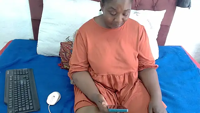 Snapshot of Thickchocolatex2 chatting on February 27, 12:05 pm Thickchocolatex2 online show from February 27, 12:05 pm