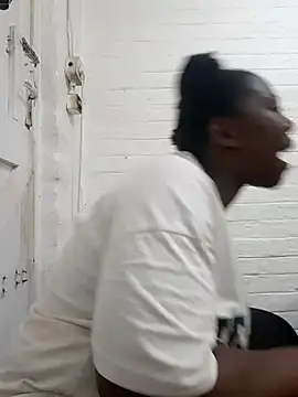 Snapshot of Thickchocolatex2 chatting on March 5, 7:21 pm Thickchocolatex2 online show from March 5, 7:21 pm