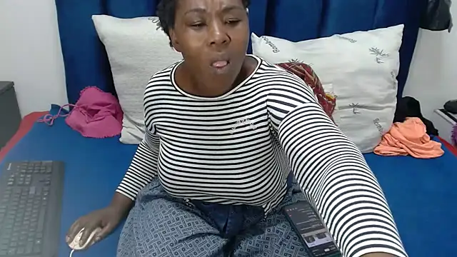 Snapshot of Thickchocolatex2 chatting on March 11, 12:44 pm Thickchocolatex2 online show from March 11, 12:44 pm