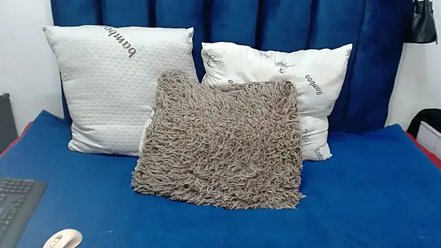 Snapshot of Thickchocolatex2 chatting on March 14, 4:01 pm Thickchocolatex2 online show from March 14, 4:01 pm