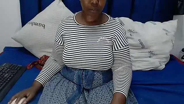 Snapshot of Thickchocolatex2 chatting on March 22, 2:15 am Thickchocolatex2 online show from March 22, 2:15 am