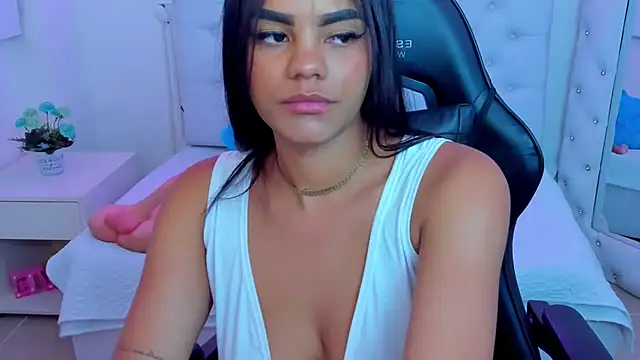 silvana  miller online show from February 18, 7:09 pm