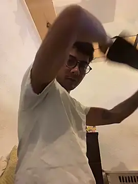 Snapshot of CrazyApachw chatting on March 19, 3:32 am CrazyApachw online show from March 19, 3:32 am