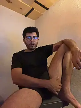 Snapshot of CrazyApachw chatting on March 27, 5:57 am CrazyApachw online show from March 27, 5:57 am