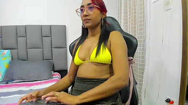 Snapshot of MurphyAngelina chatting on February 8, 1:43 am MurphyAngelina online show from February 8, 1:43 am