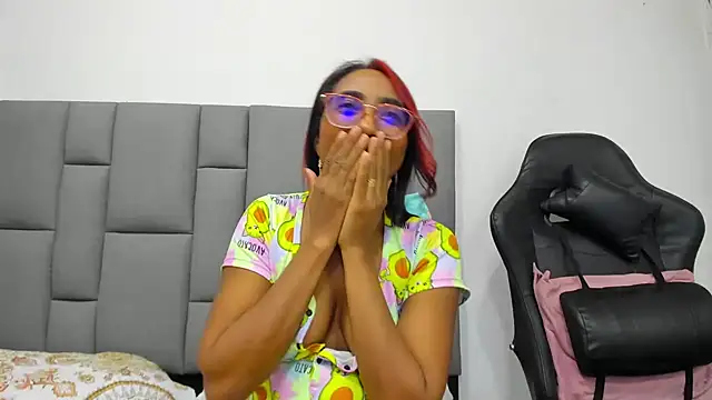 Snapshot of MurphyAngelina chatting on February 18, 4:58 am MurphyAngelina online show from February 18, 4:58 am