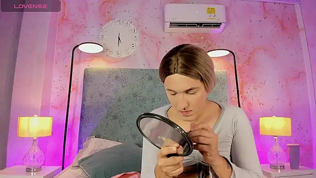 JESSI NAOMI online show from November 4, 11:15 pm