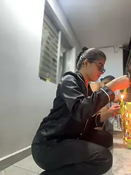 Arilw online show from December 8, 12:29 am