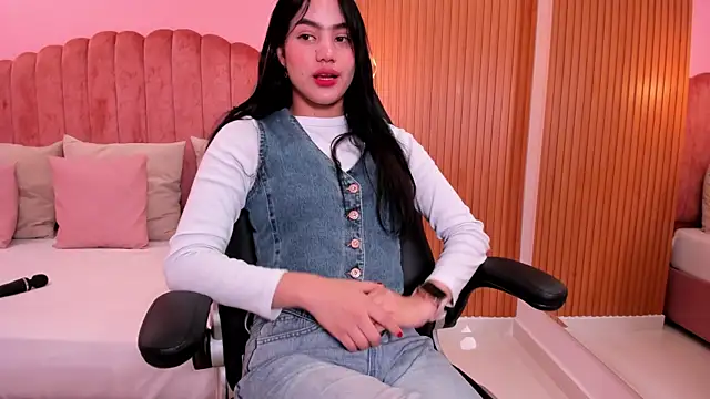 ariel jonees online show from December 16, 5:00 pm