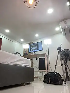 ariel jonees online show from January 15, 4:33 pm