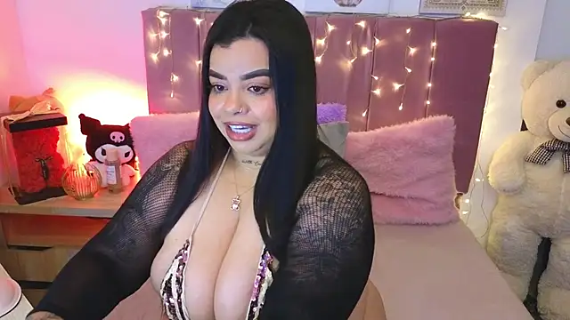 Snapshot of MiahJoness chatting on May 4, 10:06 pm MiahJoness online show from May 4, 10:06 pm