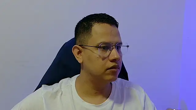 Snapshot of LiamVidal chatting on April 6, 12:50 pm LiamVidal online show from April 6, 12:50 pm