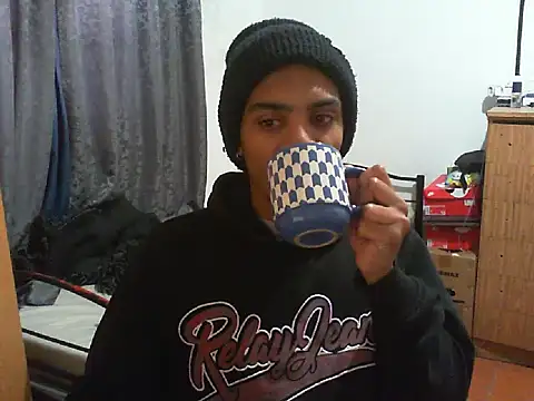 Snapshot of 29YOURZ_28_ chatting on September 19, 6:48 am 29YOURZ 28 online show from September 19, 6:48 am