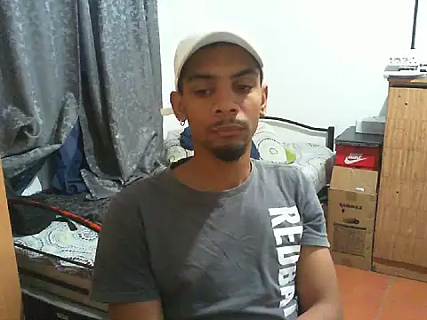 Snapshot of 29YOURZ_28_ chatting on September 25, 5:11 am 29YOURZ 28 online show from September 25, 5:11 am