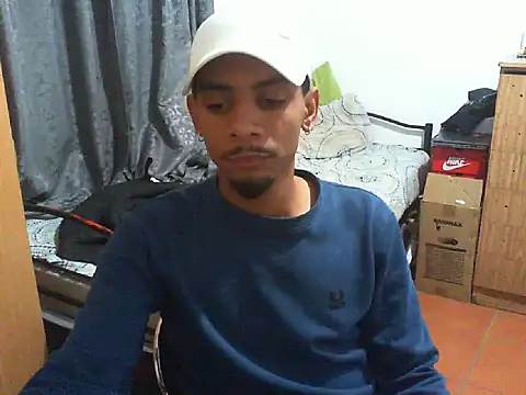 Snapshot of 29YOURZ_28_ chatting on September 29, 6:13 pm 29YOURZ 28 online show from September 29, 6:13 pm