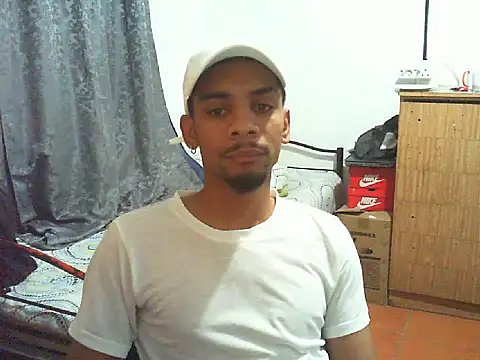 Snapshot of 29YOURZ_28_ chatting on November 13, 9:36 pm 29YOURZ 28 online show from November 13, 9:36 pm