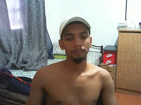 Snapshot of 29YOURZ_28_ chatting on November 18, 11:47 am 29YOURZ 28 online show from November 18, 11:47 am