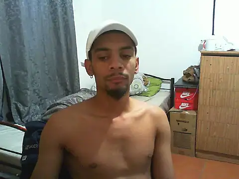 Snapshot of 29YOURZ_28_ chatting on November 21, 4:44 am 29YOURZ 28 online show from November 21, 4:44 am