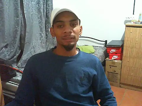 Snapshot of 29YOURZ_28_ chatting on December 5, 8:38 pm 29YOURZ 28 online show from December 5, 8:38 pm