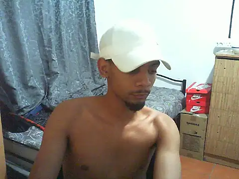 Snapshot of 29YOURZ_28_ chatting on December 18, 8:04 pm 29YOURZ 28 online show from December 18, 8:04 pm