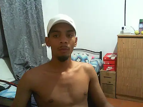 Snapshot of 29YOURZ_28_ chatting on January 13, 8:25 pm 29YOURZ 28 online show from January 13, 8:25 pm