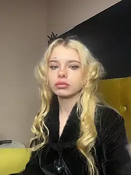 Snapshot of MisssLola chatting on November 23, 12:49 pm MisssLola online show from November 23, 12:49 pm