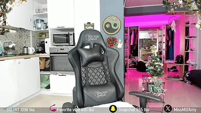 AmySuperHeroes online show from December 16, 12:16 pm