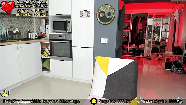 Snapshot of AmySuperHeroes chatting on November 17, 1:28 pm AmySuperHeroes online show from November 17, 1:28 pm