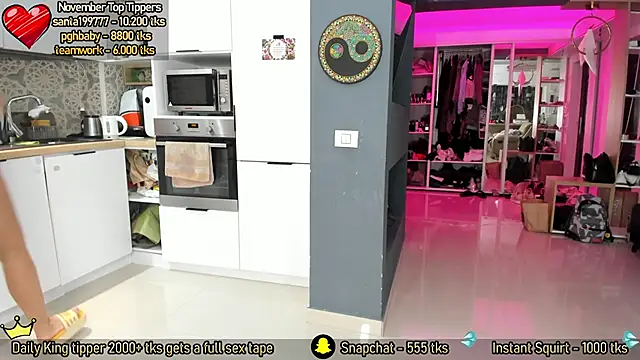 Snapshot of AmySuperHeroes chatting on November 21, 12:15 pm AmySuperHeroes online show from November 21, 12:15 pm