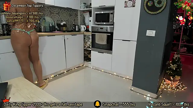 Snapshot of AmySuperHeroes chatting on December 17, 1:06 pm AmySuperHeroes online show from December 17, 1:06 pm