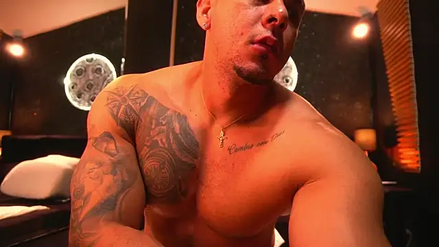 Snapshot of MassimoWalton2 chatting on November 17, 2:12 pm MassimoWalton2 online show from November 17, 2:12 pm