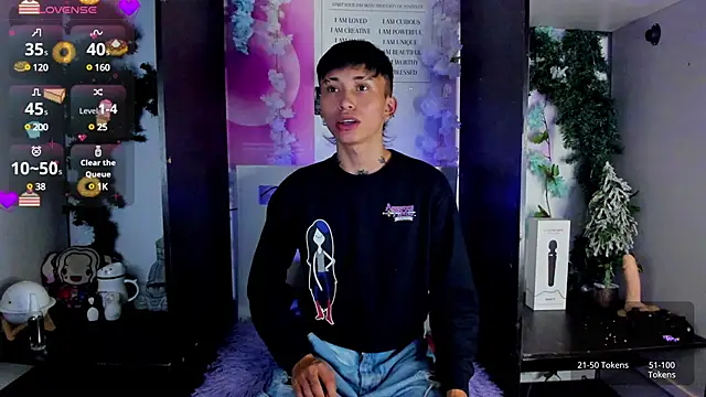 Snapshot of juniior_2311_ chatting on February 6, 9:38 pm juniior 2311 online show from February 6, 9:38 pm