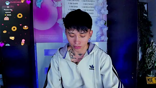 Snapshot of juniior_2311_ chatting on February 13, 12:24 am juniior 2311 online show from February 13, 12:24 am