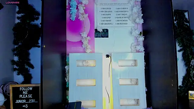 Snapshot of juniior_2311_ chatting on February 17, 10:03 pm juniior 2311 online show from February 17, 10:03 pm