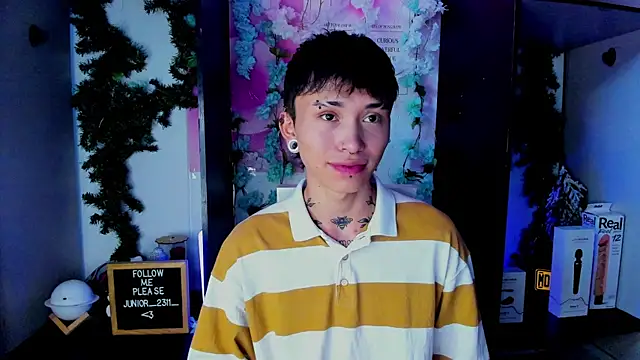 Snapshot of juniior_2311_ chatting on March 1, 5:27 pm juniior 2311 online show from March 1, 5:27 pm