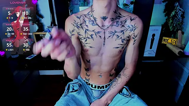 Snapshot of juniior_2311_ chatting on March 5, 6:45 pm juniior 2311 online show from March 5, 6:45 pm