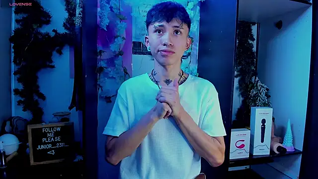 Snapshot of juniior_2311_ chatting on March 10, 8:56 pm juniior 2311 online show from March 10, 8:56 pm