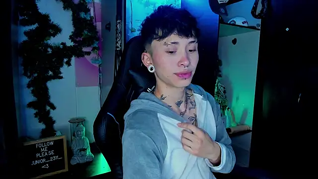 Snapshot of juniior_2311_ chatting on March 14, 11:23 am juniior 2311 online show from March 14, 11:23 am