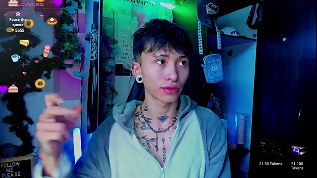 Snapshot of juniior_2311_ chatting on March 21, 12:17 pm juniior 2311 online show from March 21, 12:17 pm