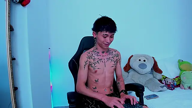 Snapshot of juniior_2311_ chatting on October 24, 6:04 pm juniior 2311 online show from October 24, 6:04 pm