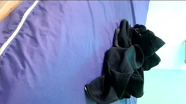 evaleribigtits18 online show from March 18, 1:53 am