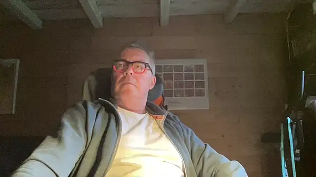 Snapshot of lelohop chatting on April 6, 6:03 am lelohop online show from April 6, 6:03 am