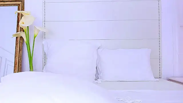 MoonAngelic online show from March 6, 2:51 am