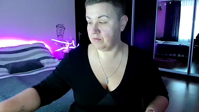 Snapshot of Annet1912 chatting on September 24, 8:17 am Annet1912 online show from September 24, 8:17 am