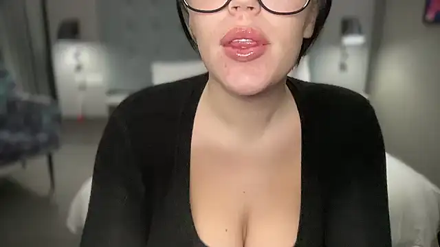 Snapshot of lilylush24 chatting on February 22, 12:47 pm lilylush24 online show from February 22, 12:47 pm